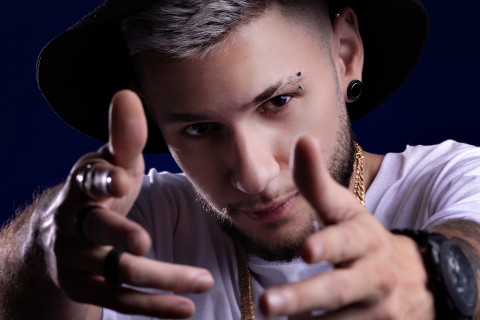 Canaan lança “Gigante”, união dos quatro elementos do Hip-Hop