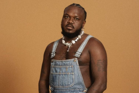 Djonga denuncia ameaças ao funk e ao rap durante audiência pública