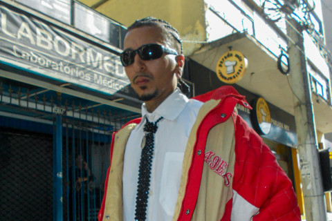 Eliá transforma afeto em arte com a mixtape “Romântico”